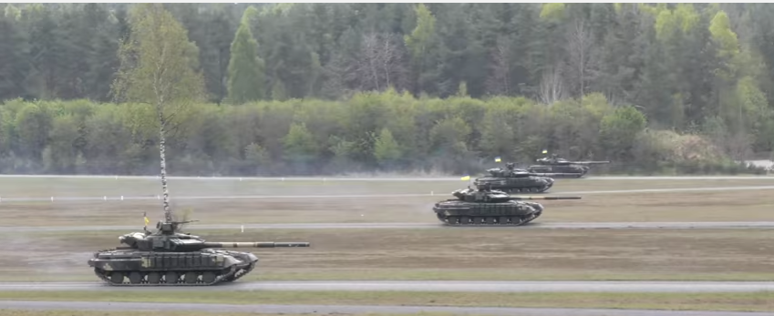 Военные опубликовали видео "сражения" украинских танков Т-64ВМ с американскими "Абрамсами" на немецком полигоне