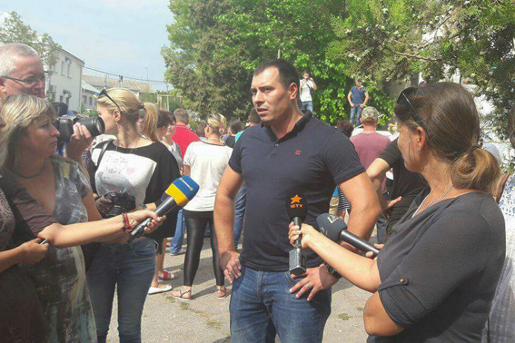 "​Цыган выселят в соответствии с законом" – полиция и власти поддержали жителей Лощиновки