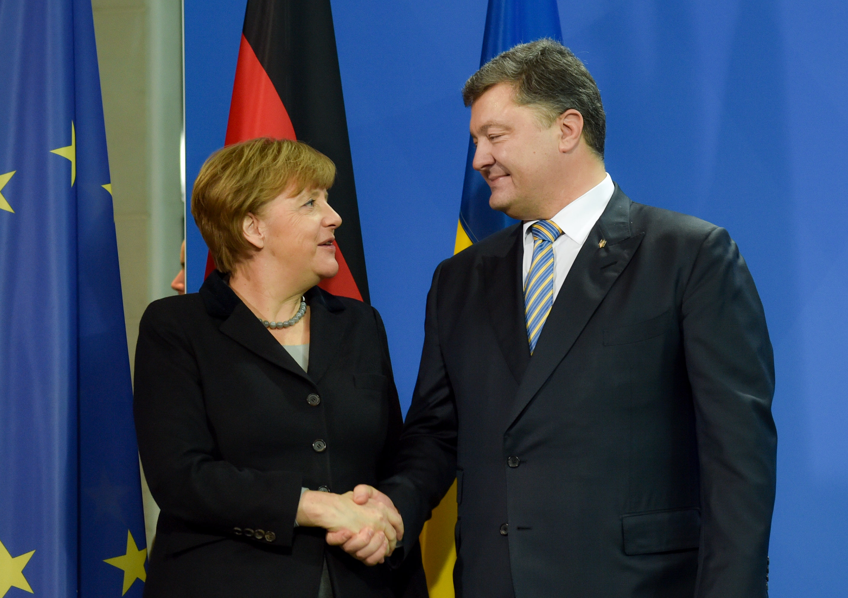 Порошенко и Меркель объединились против Путина: стали известны подробности телефонного разговора между президентом Украины и канцлером Германии 
