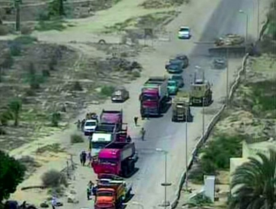 Прав или неправ танкист, раздавивший в Египте начиненный взрывчаткой шахид-мобиль: в Сети не на шутку разгорелась дискуссия по поводу действий военного - кадры