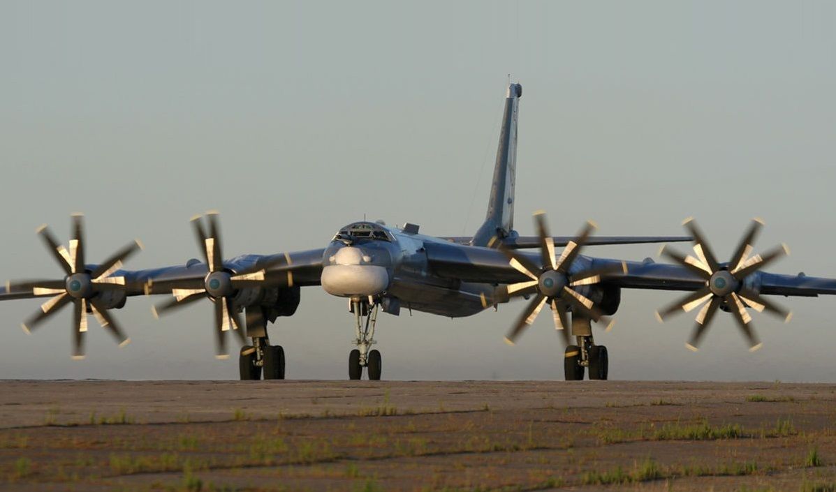Появилось видео падения российского Ту-95МС: последние секунды и взрыв попали на камеру