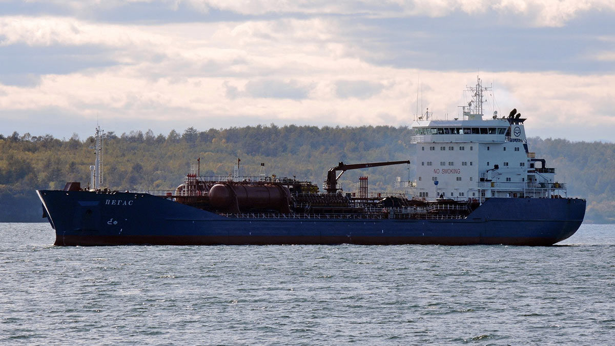 ​Греция арестовала российский танкер, планировавший перебросить нефть на другое судно