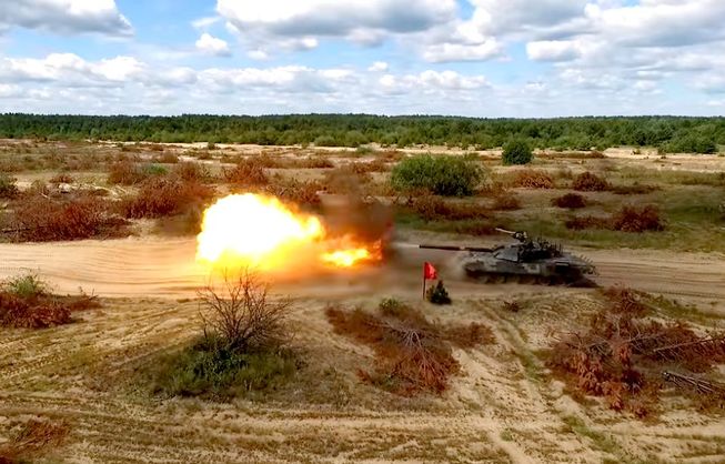 В Украине разработан новый штурмовой танк "Т-72АМТ": в Сети опубликовано впечатляющее видео