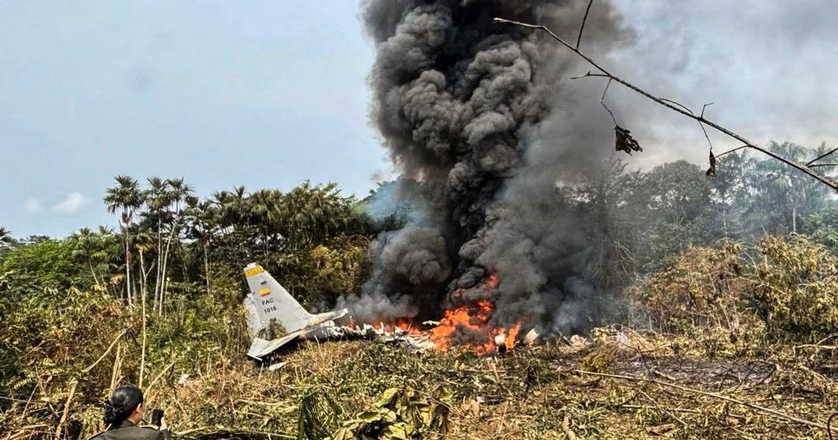 В Колумбии на границе с Перу произошло крушение военного самолета – много погибших и раненых