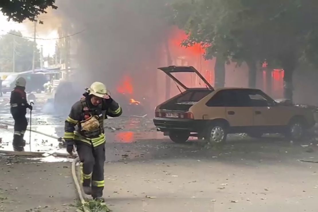 ​"Полномасштабная нелюдь", – Зеленский показал момент удара российской С-300 по рынку в Константиновке
