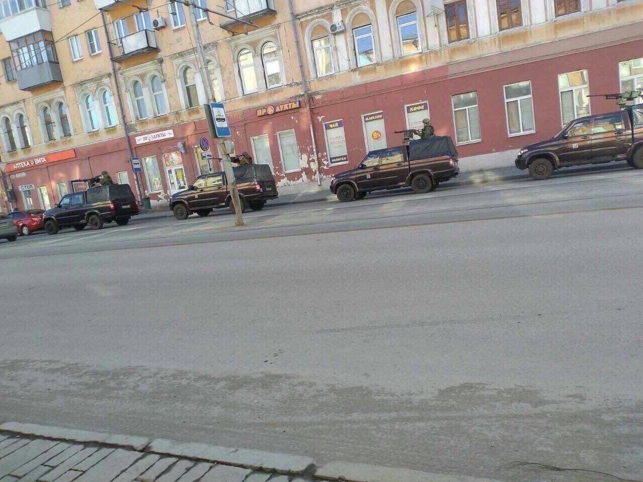 В российской Самаре на улицах появились военные с автоматами - жители РФ подозревают неладное, фото