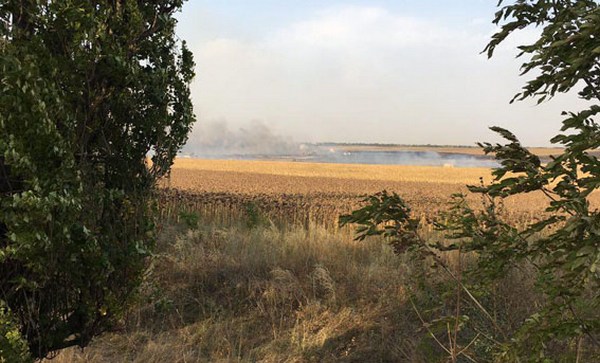 ​Под Мариуполем вспыхнули склады с боеприпасами: население эвакуируют под взрывы снарядов