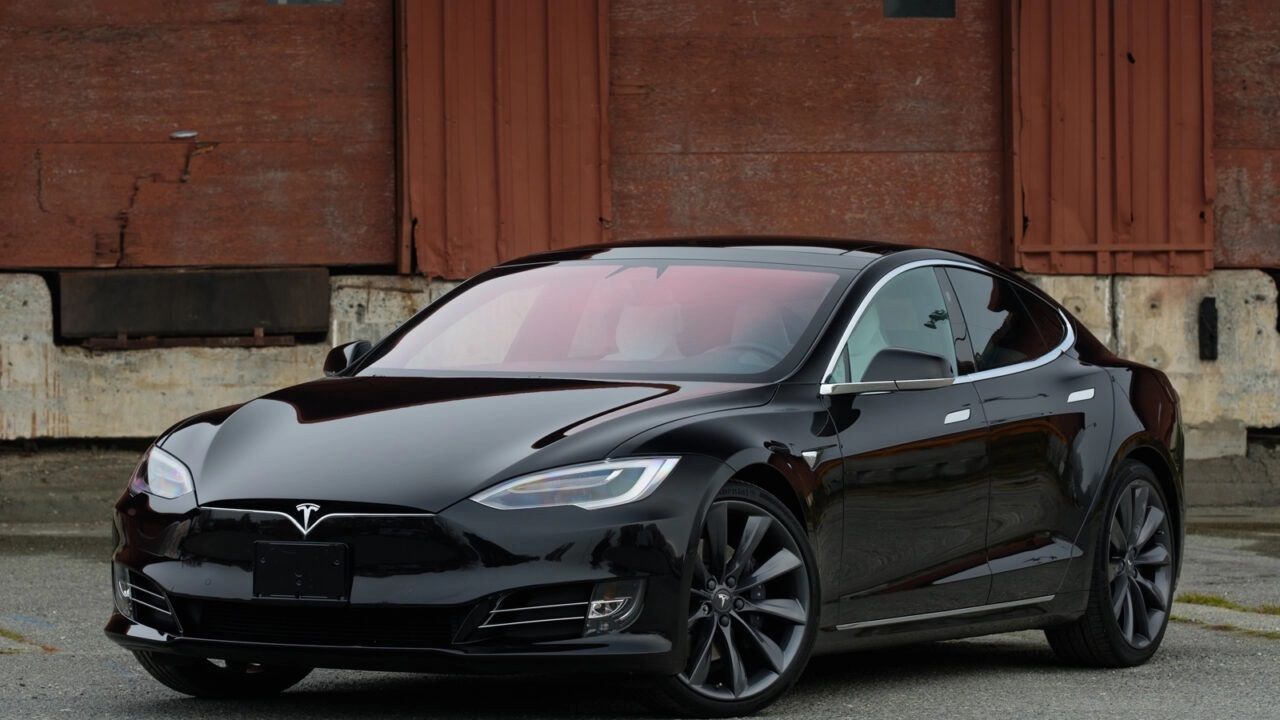 В Украине феноменальный бум автомобилей Tesla – эксперты поражены статистикой