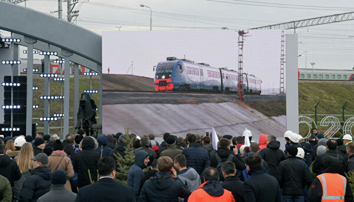 Россия "прокололась" с запуском поезда по Крымскому мосту: соцсети назвали, что осталось за кадром