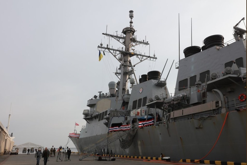 Родственники пленных моряков не смогли попасть на американский эсминец "Дональд Кук" в Одессе - подробности 