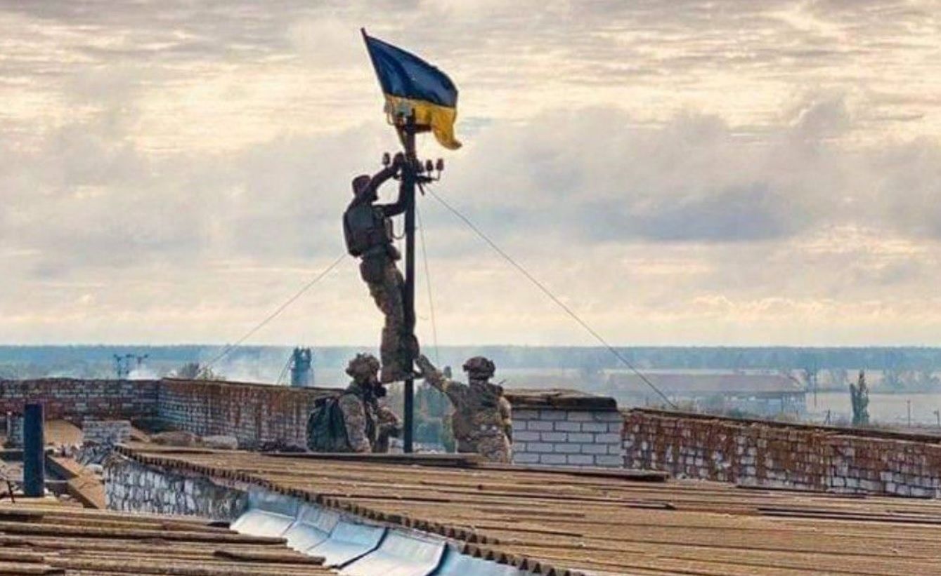 ВСУ продвинулись к югу от Крынок, установив на высоте флаг Украины: появилось видео