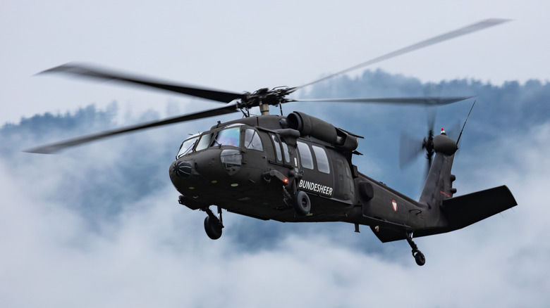 ГУР высадил десант в РФ, используя американские UH-60 Black Hawk: появилось видео