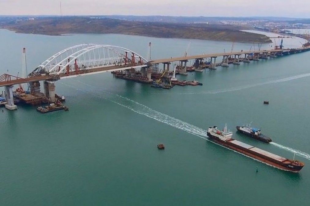​РФ резко замедлила украинский экспорт и импорт через Керченский пролив – корабли простаивают сутки