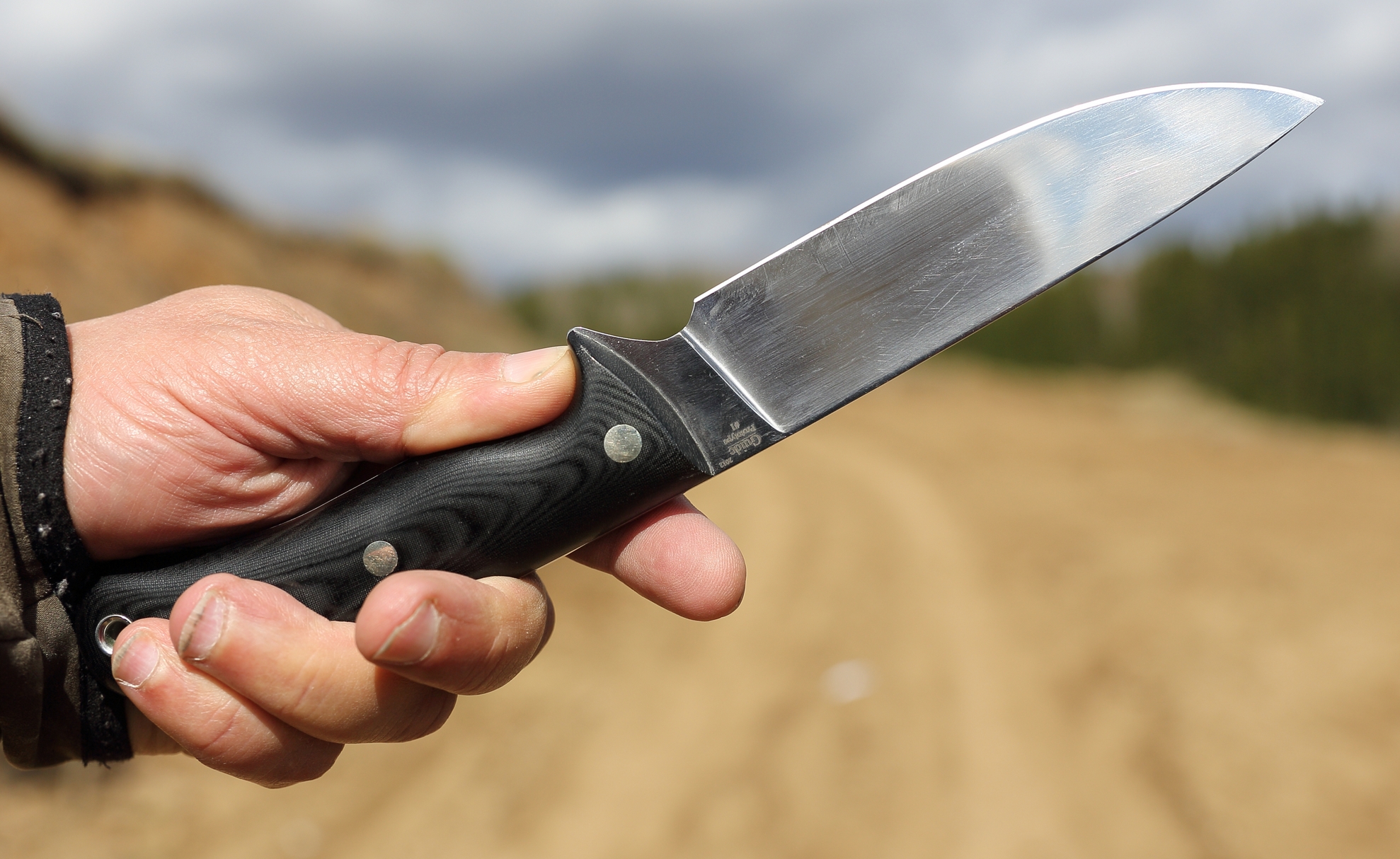 Убийство по неосторожности: во время соревнований по метанию ножа жена случайно убила супруга
