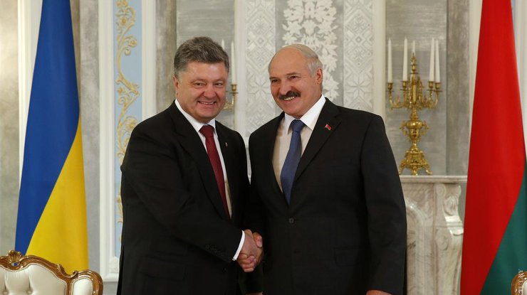 Конфликт улажен: Порошенко принес извинения Лукашенко за инцидент с рейсом "Белавиа"