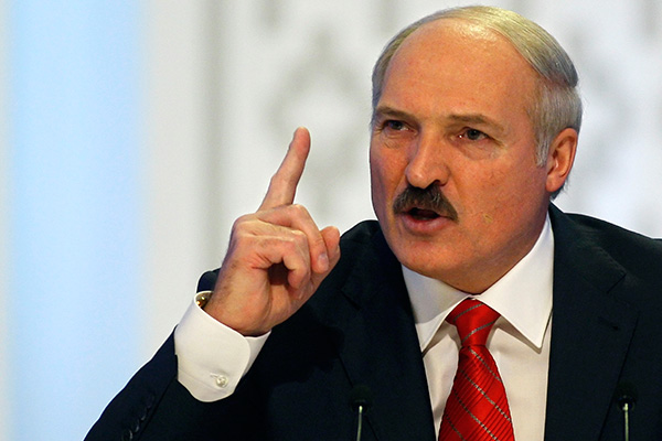 Лукашенко заставил работать жен и любовниц высоких чиновников