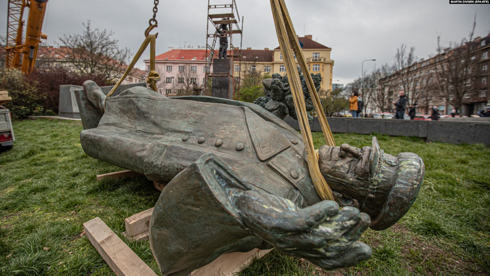 Снос памятника Коневу в Праге: в Чехию из Москвы приехал "опасный русский"
