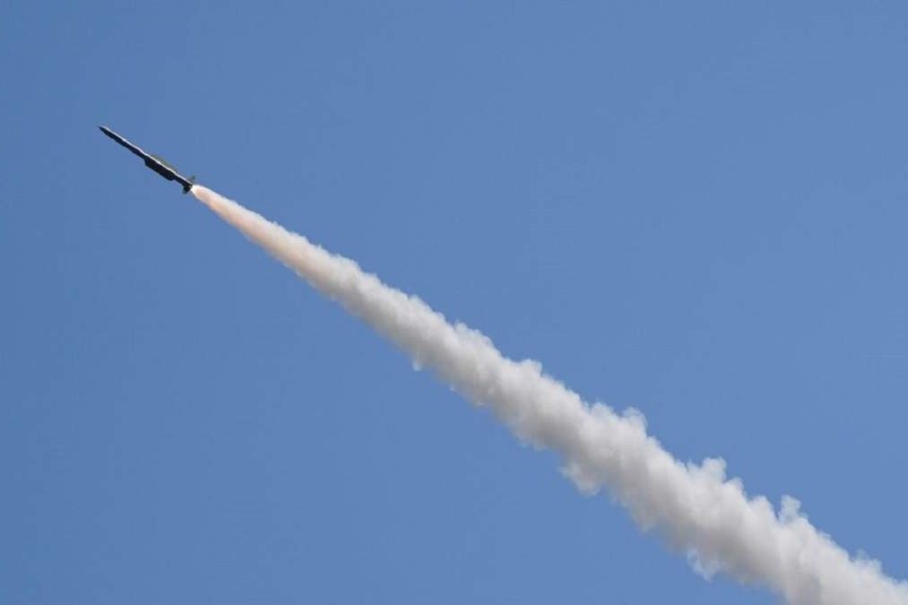​Удар по Днепру: осколок российской ракеты взорвал АЗС, погибли гражданские