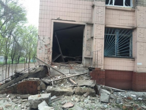 В результате обстрела Донецка пострадала восстановленная школа