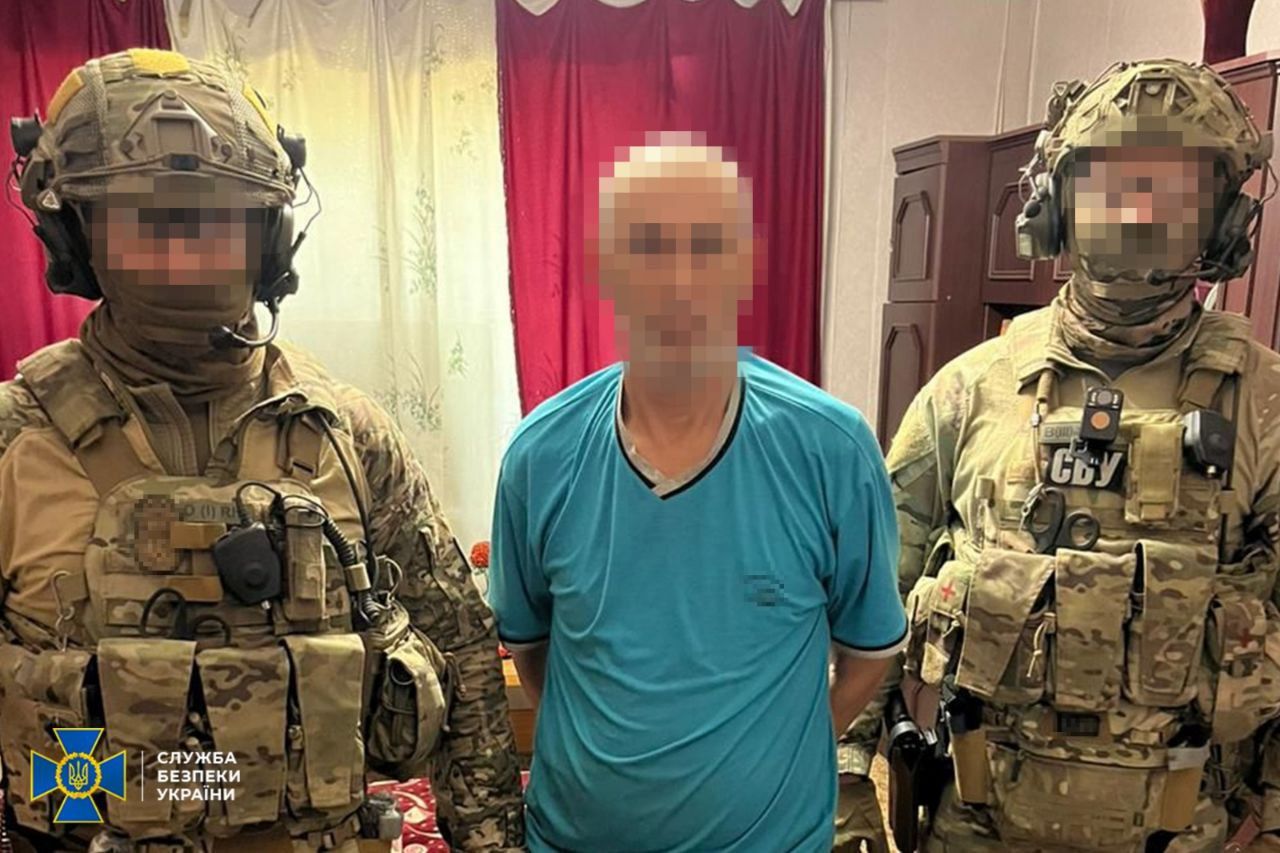 Подвійний ракетний удар по багатоповерхівці у Покровську: СБУ викрила зрадників-коректувальників