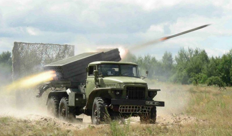 ОБСЕ: террористы "ЛНР" выпустили 14 ракет из РСЗО БМ-21 "Град" и вели мощный огонь из артиллерии вблизи захваченного Луганска