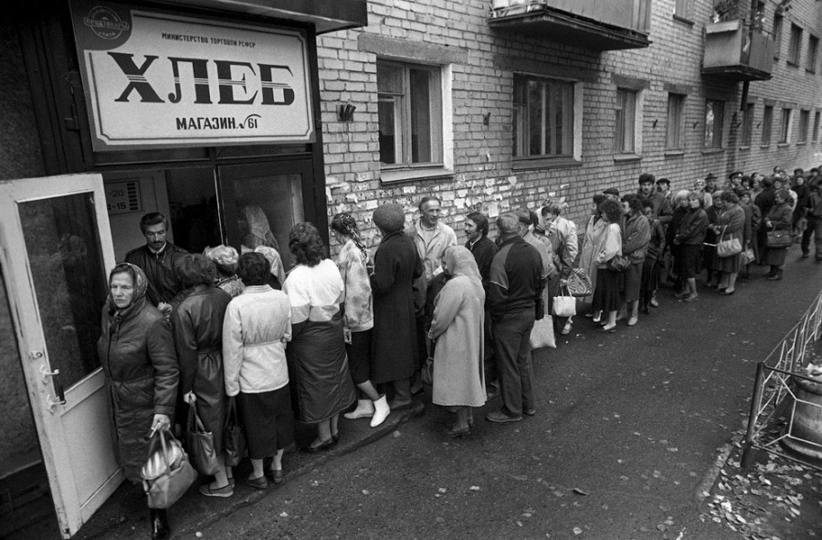 Это вам не с лопаты есть: москвичи превращаются в злых и голодных охотников за дешевой просроченной едой – Шабаев