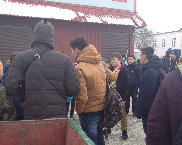 Массовая драка школьников в Мурманске: старшеклассники устроили недетские кровавые разборки