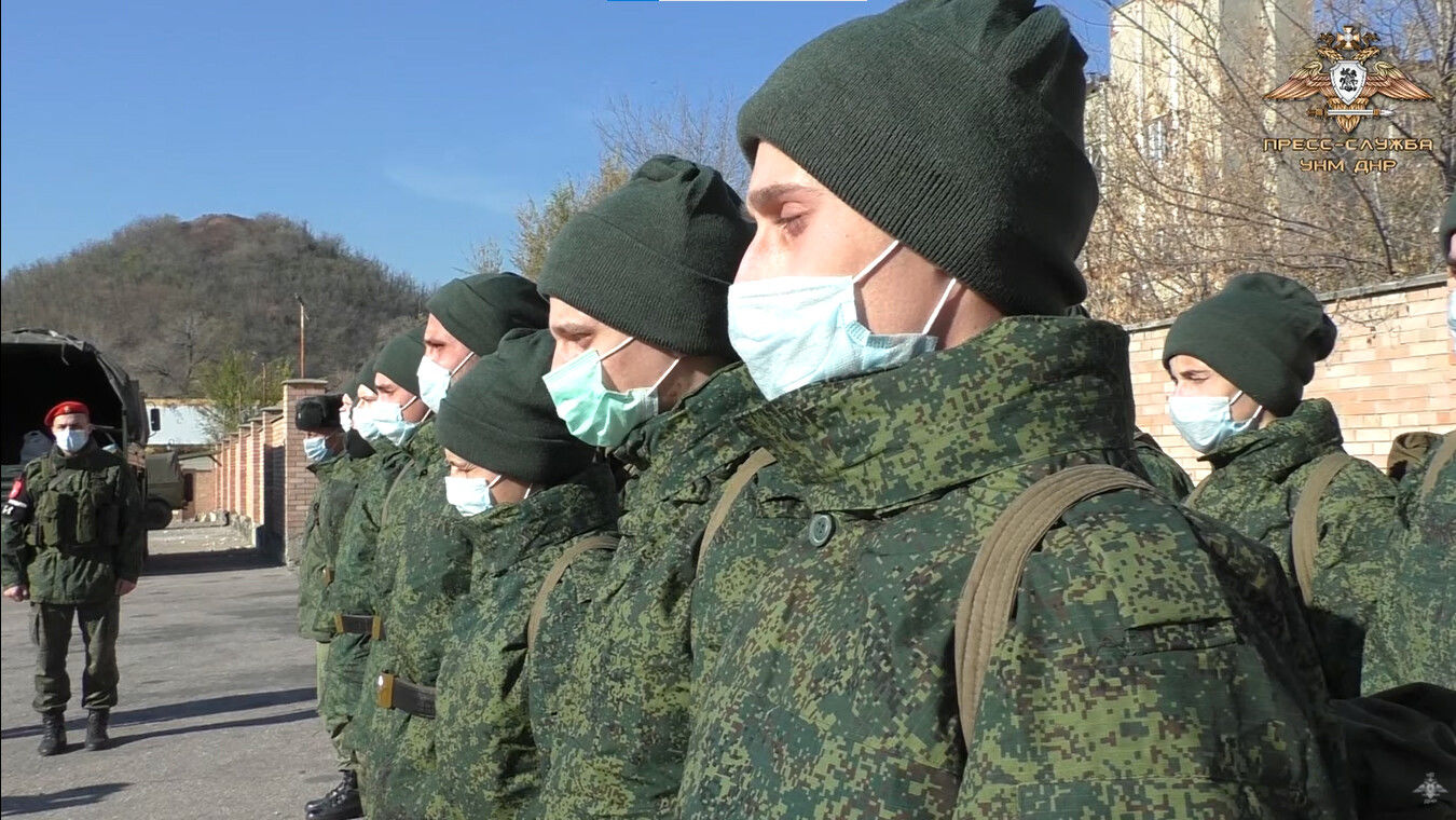 "Ночуем в свалке", - "армия ДНР" "прозревает" в войне против ВСУ