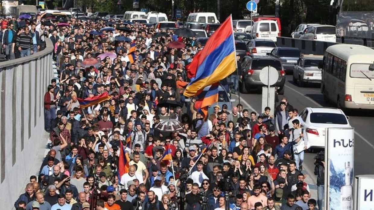 "Отвергаем Тарона": столицу Армении накрыла волна новых митингов, смелые требования протестующих - СМИ
