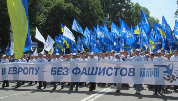 Под бывших регионалов готовят украинские выборы в Донбассе,  - журналист