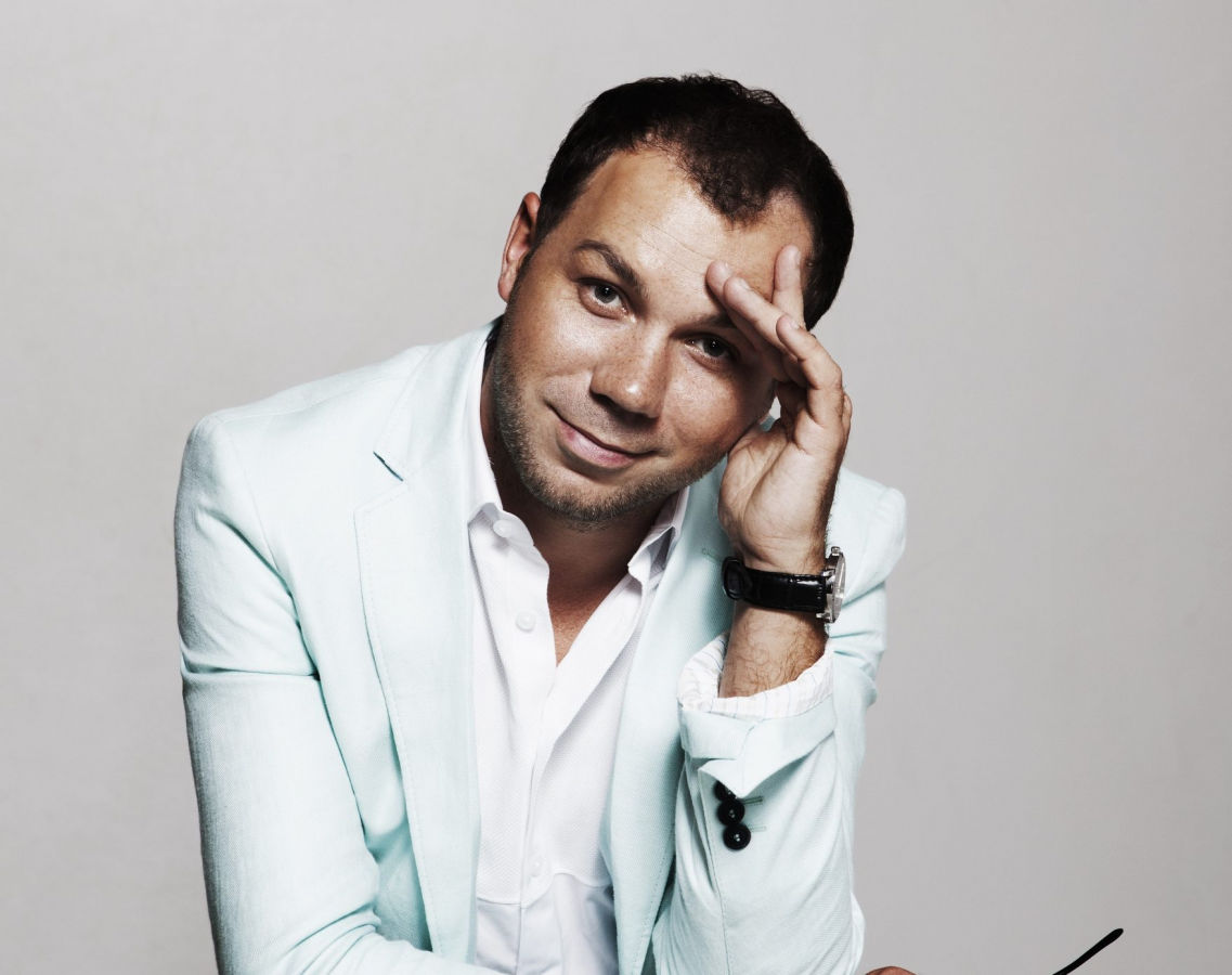 "Разом переможемо", - дизайнер Андре Тан показал свой вклад в общую победу 