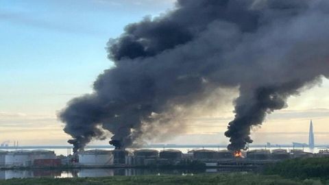 Местные в Санкт-Петербурге присылают кадры ударов по порту: очень много пожаров 