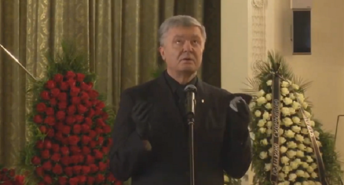 У Зеленского удивили странным поступком на похоронах отца Порошенко: появились фото