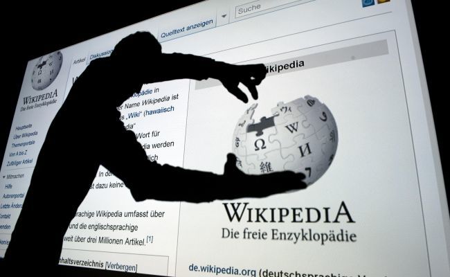 Российские олигархи залезли в "Википедию" – выяснилось, какие данные они пытались удалить оттуда 