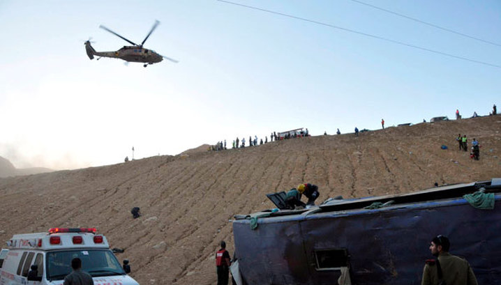Автобус с пассажирами рухнул с 70-метрового обрыва в Израиле: все подробности смертельного ДТП