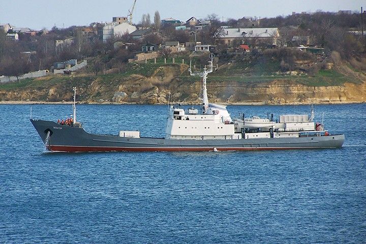 ​ВСУ ударили по "Экватору": в боях за Змеиный мог быть подбит разведкорабль ВМФ РФ, есть "200-е"