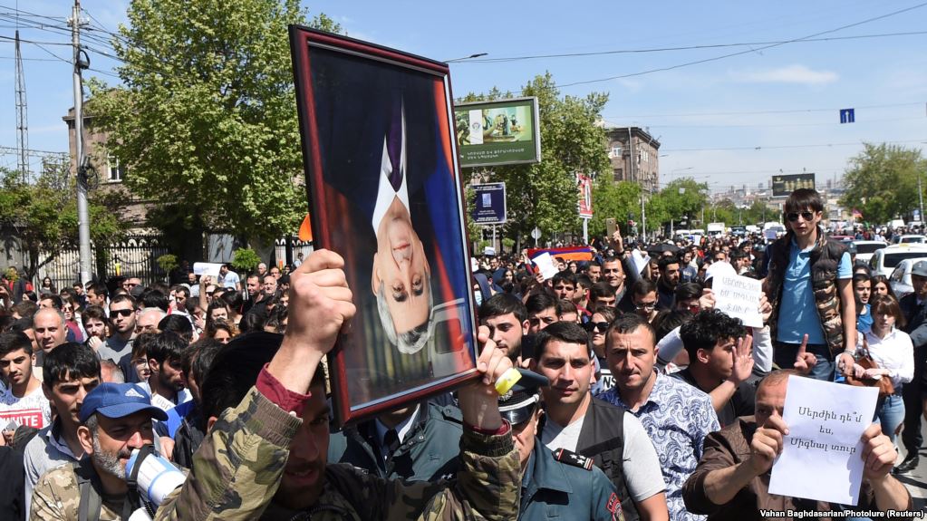 "Отвергни Саргсяна": небывалая акция протеста в Ереване полностью парализовала движение во всем городе: что происходит – онлайн-трансляция