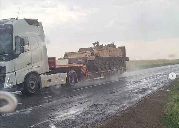 ​В Казахстане замечена колонна военной техники по пути в Россию, жители в гневе: "Токаев поддерживает войну?"