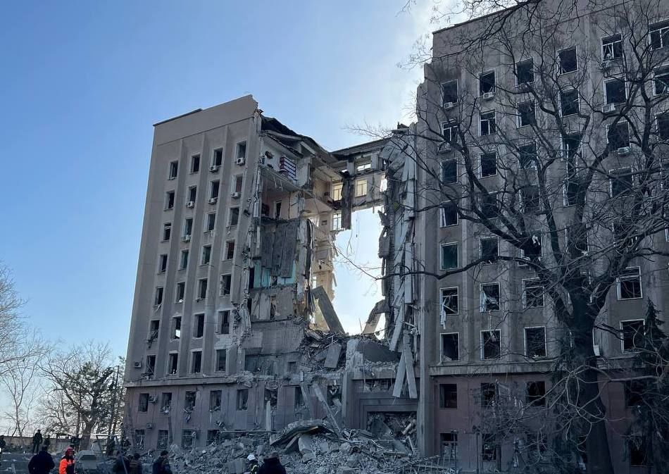 В Николаеве российская авиация разбомбила здание ОВА – видеообращение Виталия Кима