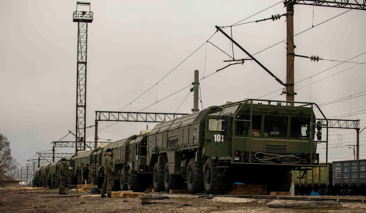 Россия перебросила 4 "Искандера" в Воронеж, поближе к Украине под предлогом подготовки к 9 мая