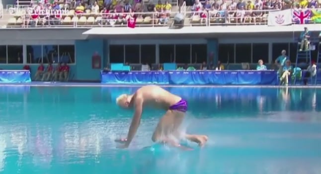 Позор года на Олимпиаде в Рио: российский спортсмен Илья Захаров "мастерски" упал лицом в воду и получил заслуженные 0 баллов от судей (кадры)