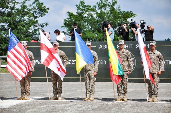 НАТО организовал новые учения у границ РФ - Грузия принимает 2,5 тысячи военных