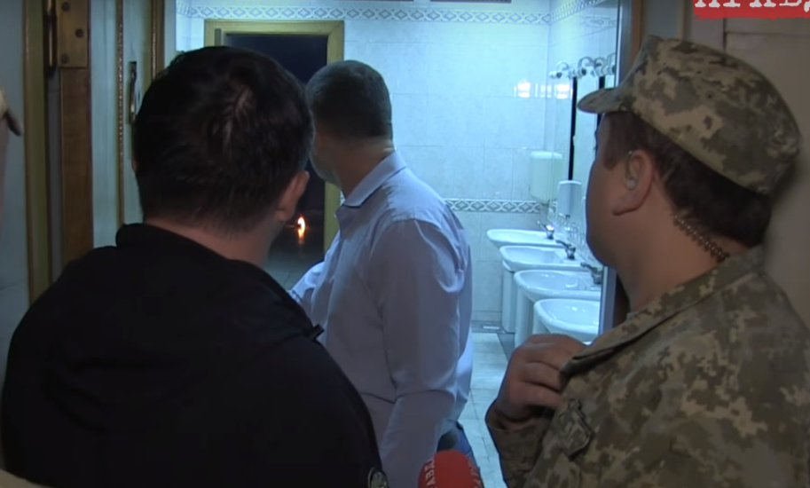 "Испытания, как спасти Конституцию Украины", - стало известно, что делали Левченко и Семенченко в туалете Верховной Рады