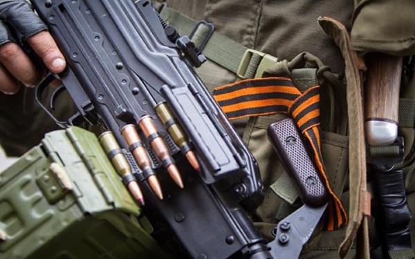 В ДНР сообщают, что в Донецке слышны залпы и выстрелы