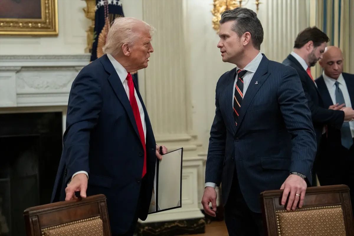 Страх в Белом доме: топ-чиновники администрации Трампа переезжают на военные базы