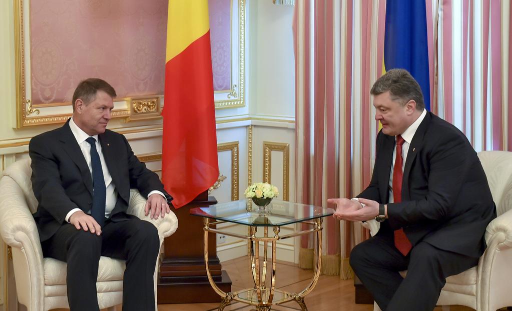 Порошенко: Киев будет сотрудничать с представителями Донбасса только после местных выборов