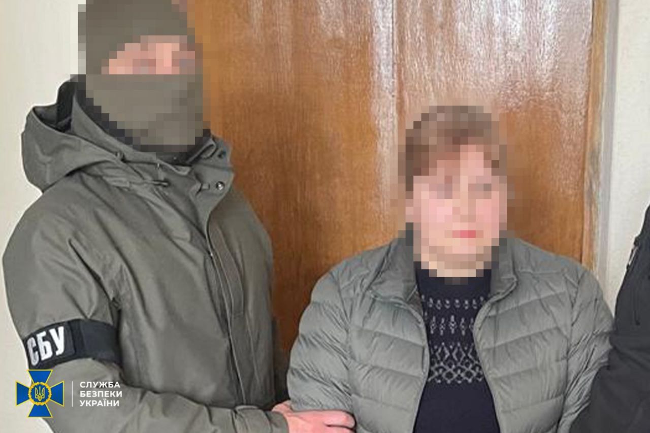 СБУ затримала пособницю окупантів РФ, чиновницю мерії Первомайська, яка шпигувала за ЗСУ для Лохматого