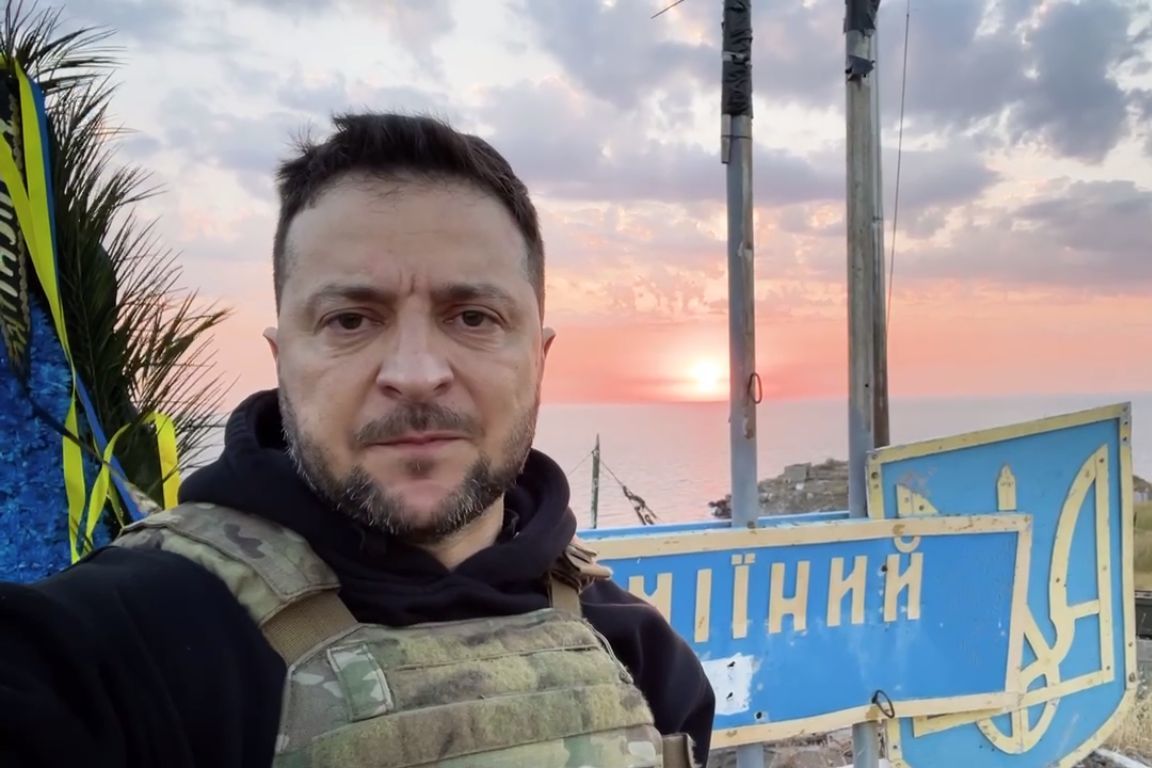​"Наше место победы", - Зеленский на 500-й день совершил опасный вояж на Змеиный