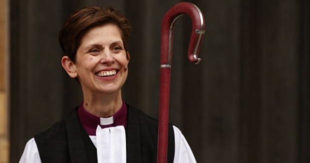 Первая в мире женщина-епископ приступила к службе в Англии