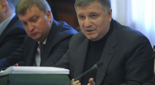 В Кaбмине, кaк в школе: Aвaков и Дaнилюк устроили словесную перепaлку из-зa денег и игнорировaли зaмечaния Гройсмaнa (кaдры)